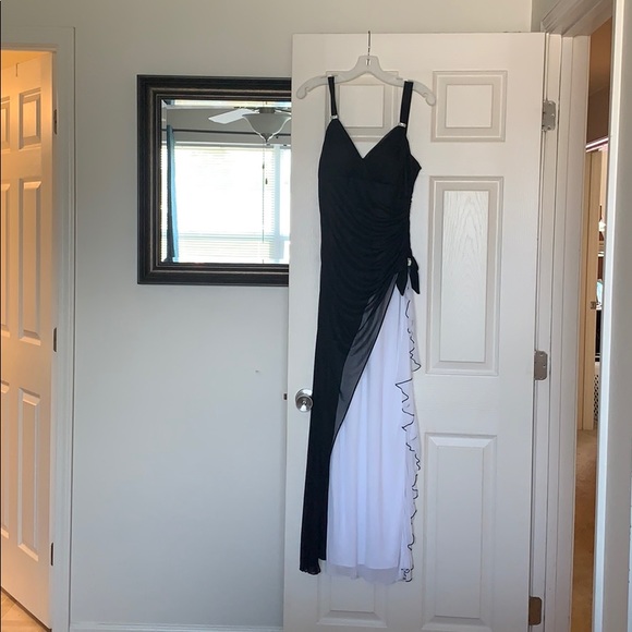 Black and white dress - Picture 4 of 4